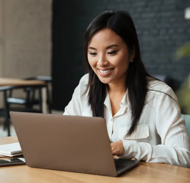 lady using laptop for seo work